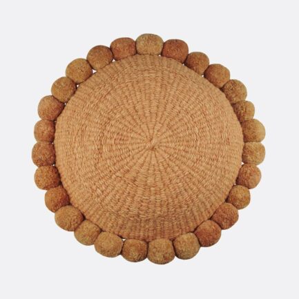 Coussin rond à pompons ocre