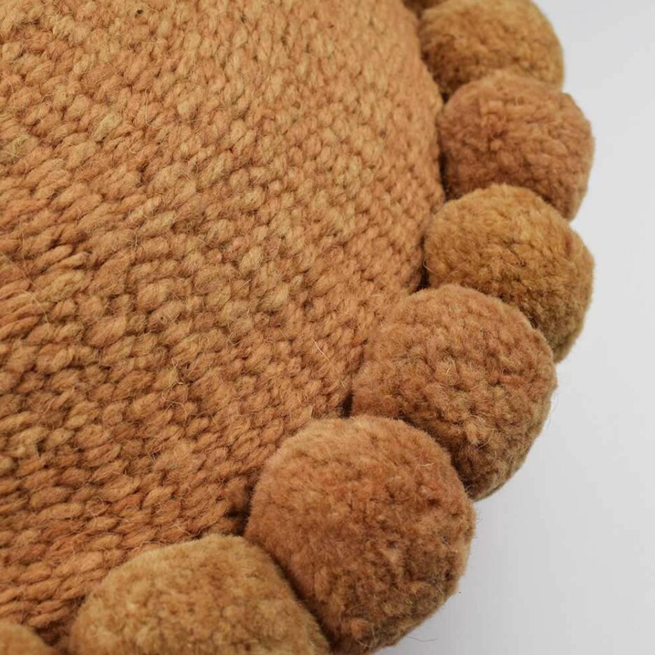 Coussin rond pompons ocre Finca Home