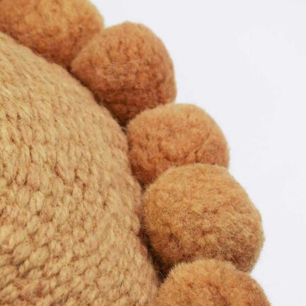 Mini coussin rond à pompons ocre