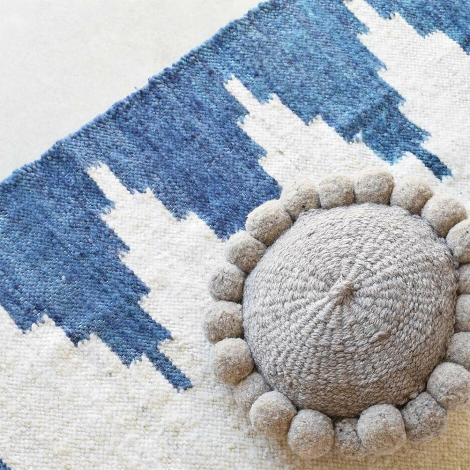 Tapis en laine motifs ethniques bleu Finca Home