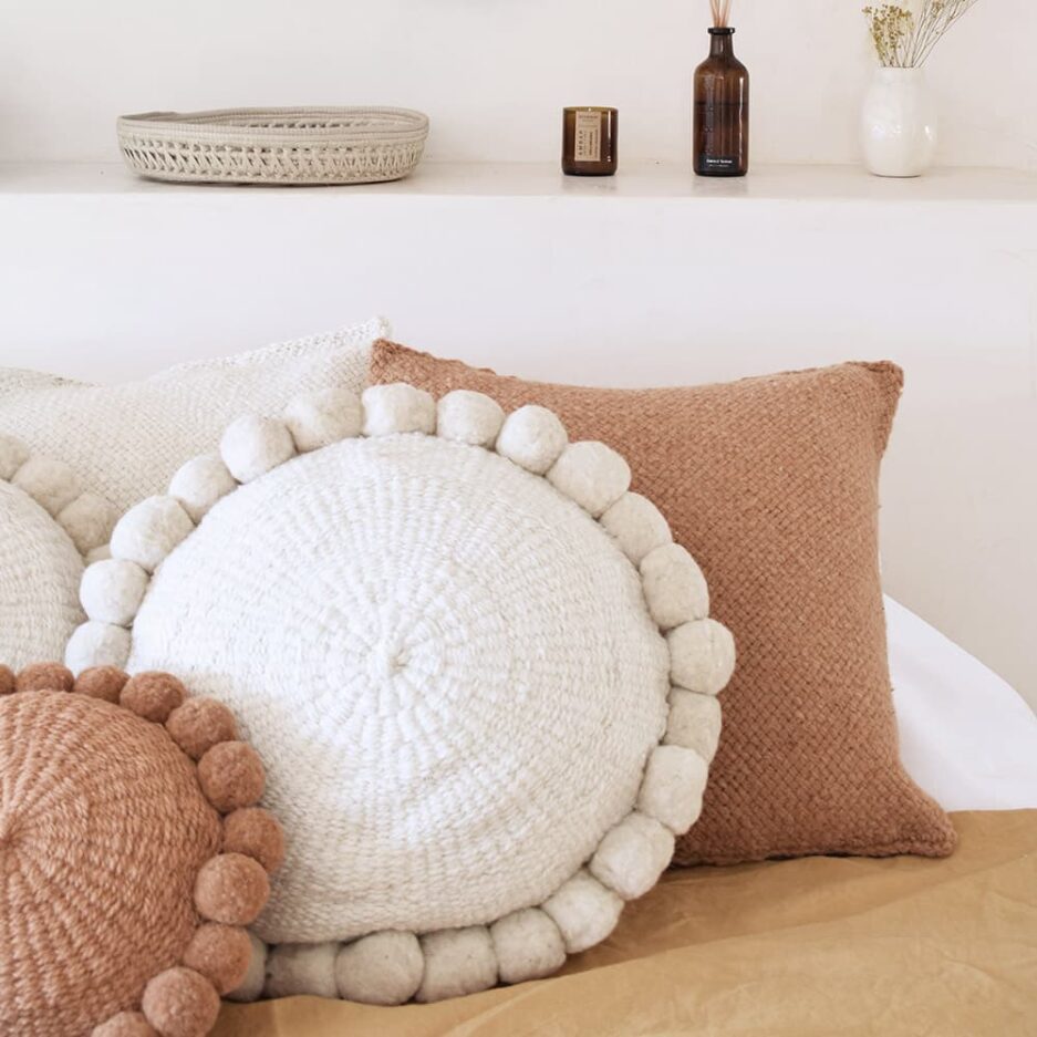 Coussin pompons rond blanc Finca Home