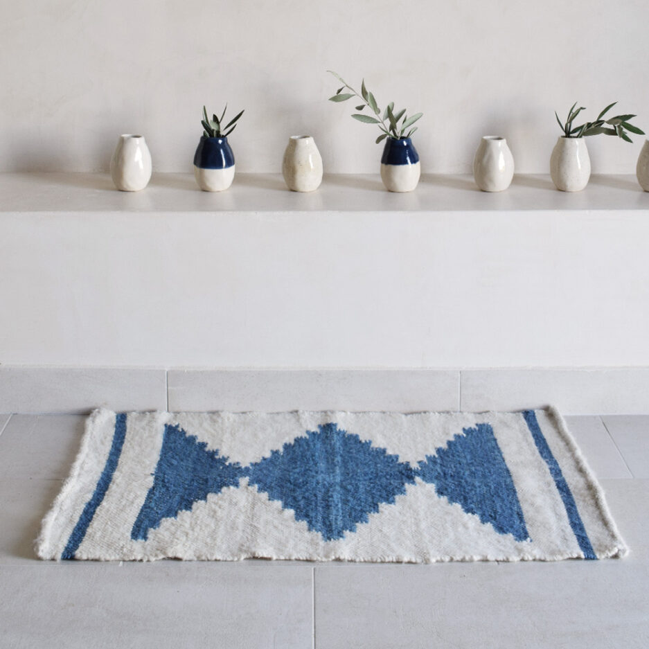 Mini tapis en laine bleu Finca Home