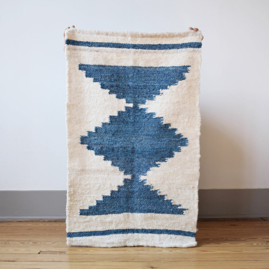 Mini tapis en laine bleu Finca Home