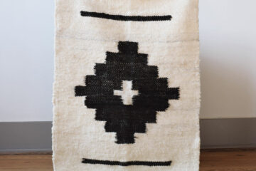 Mini tapis en laine noir Finca Home