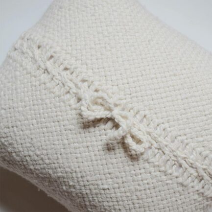 Coussin rectangulaire noir et blanc