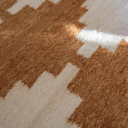 Tapis de couloir ocre