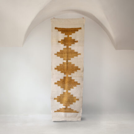 Tapis de couloir ocre