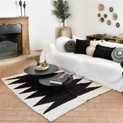 Tapis en laine noir