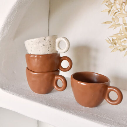 Tasse en céramique anse terracotta