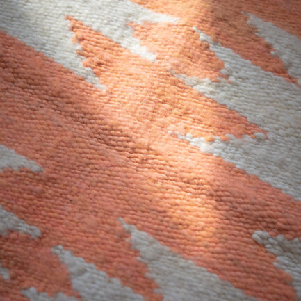 Mini tapis en laine abricot
