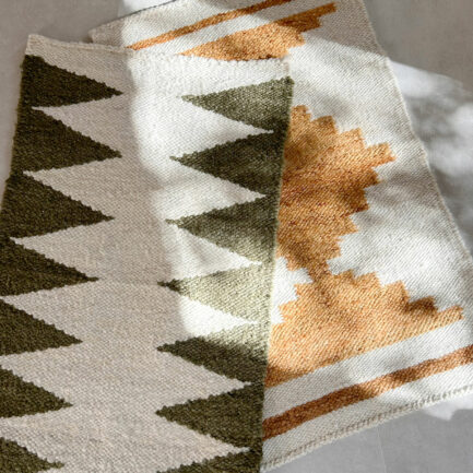 Mini tapis en laine kaki