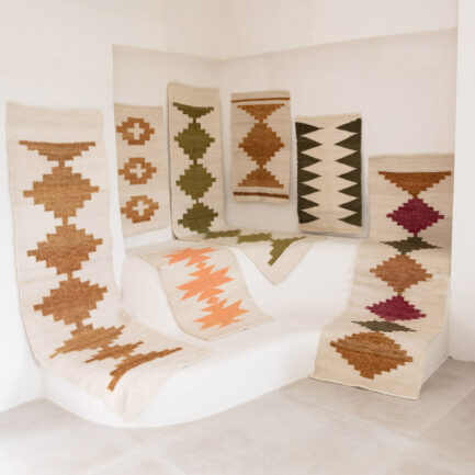 Mini tapis en laine abricot