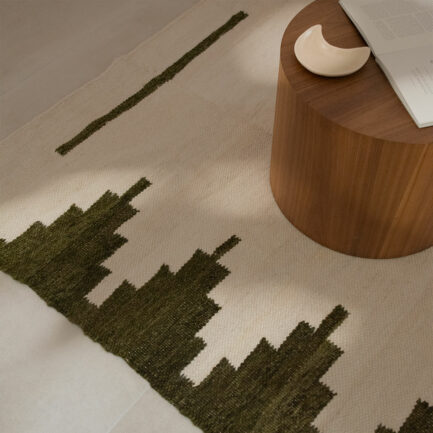 Tapis en laine kaki